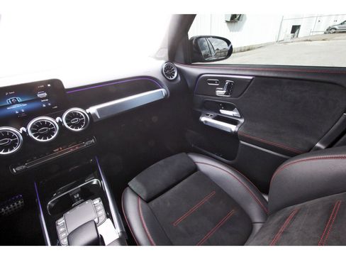 Used 2023 Mercedes-Benz GLB 250 image 11