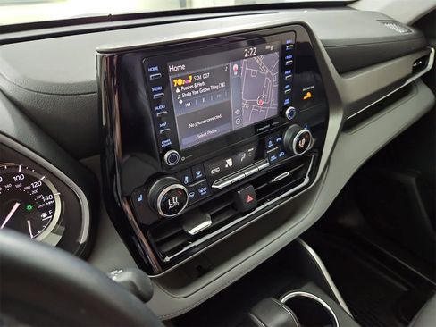 Used 2022 Toyota Highlander XLE image 29