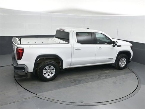 Used 2023 GMC Sierra 1500 SLE image 29