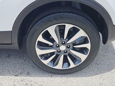 Used 2021 Buick Encore Preferred w/ Safety Package image 27