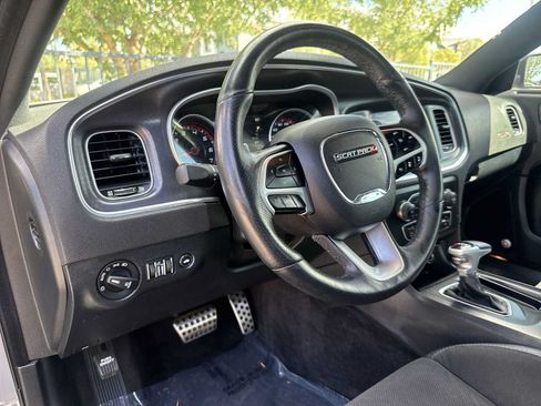 Used 2018 Dodge Charger R/T Scat Pack w/ Dynamics Package RWD image 18