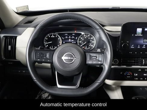 Used 2024 Nissan Pathfinder SL w/ Black Appearance Package FWD image 7
