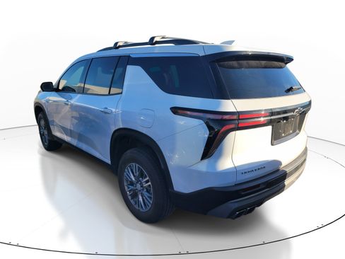 Used 2025 Chevrolet Traverse LT w/ Driver Confidence Package FWD image 6