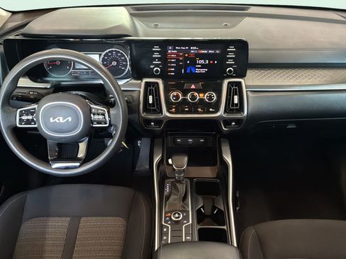 Used 2022 Kia Sorento LX AWD/4WD image 26