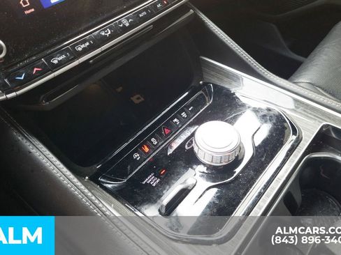 Used 2022 Jeep Wagoneer Series II w/ Premium Group I AWD/4WD image 10