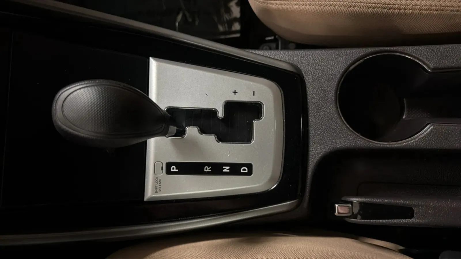 Used 2012 Hyundai Elantra GLS w/ Preferred Pkg 3 FWD image 12