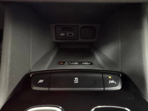 Used 2023 Chevrolet Bolt EUV Premier FWD image 18