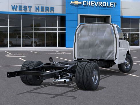 New 2026 Chevrolet Express 4500 w/ Power Convenience Package RWD image 4