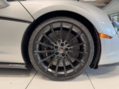 Used 2018 McLaren 570S image 13