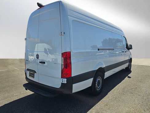Used 2025 Mercedes-Benz Sprinter 2500 image 3