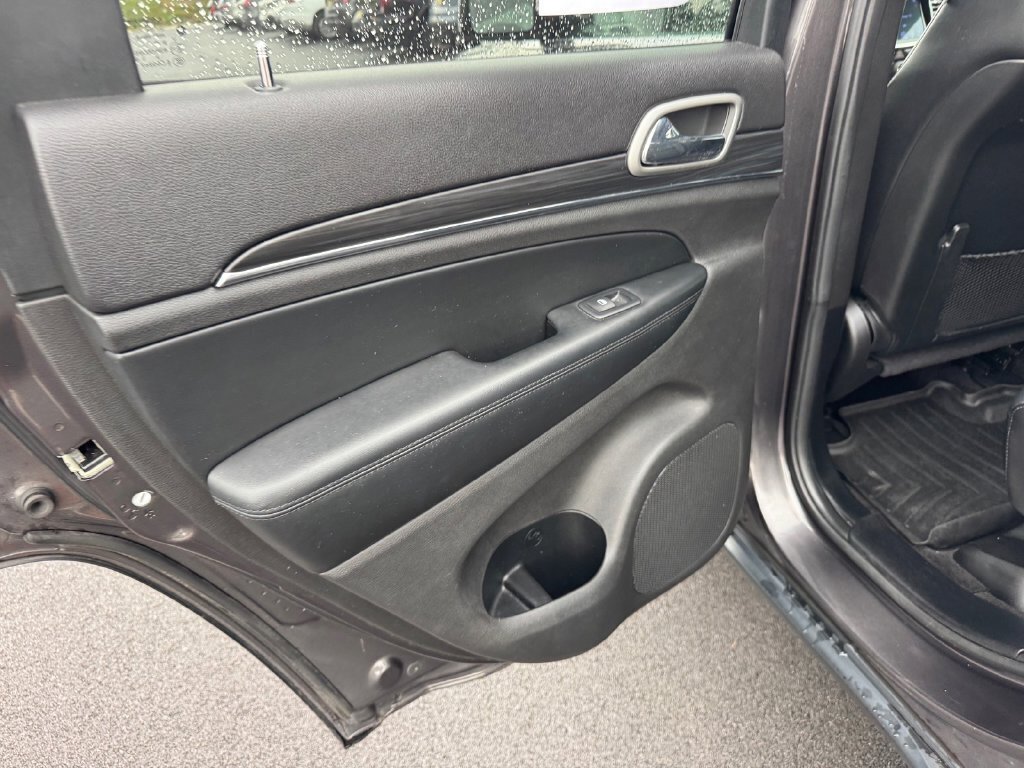 Used 2019 Jeep Grand Cherokee Limited AWD/4WD image 18