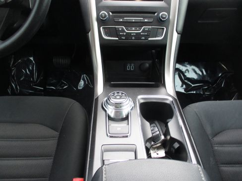 Used 2018 Ford Fusion SE w/ Fusion SE Technology Package image 34