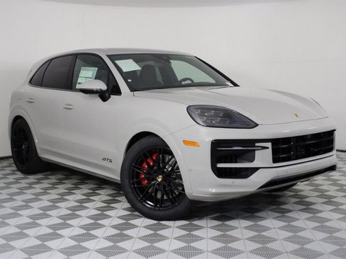 New 2026 Porsche Cayenne GTS image 9