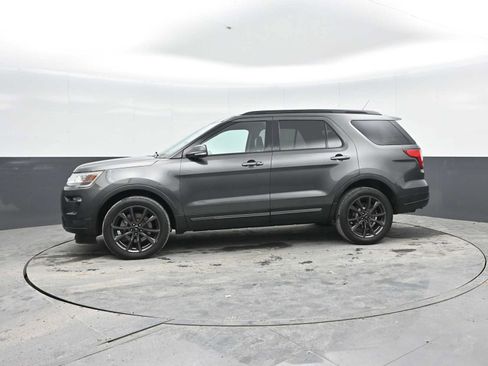 Used 2019 Ford Explorer XLT w/ Equipment Group 202A AWD/4WD image 4