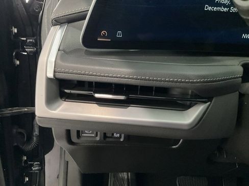 Used 2024 Cadillac XT4 Premium Luxury image 8