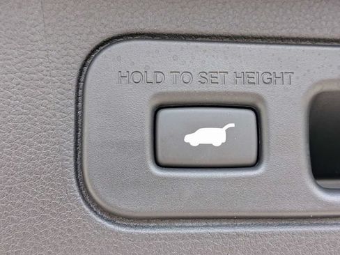 Used 2025 Honda Pilot EX-L image 13