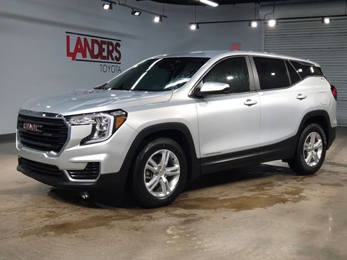 Used 2022 GMC Terrain SLE image 3