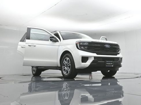 Certified 2025 Ford Expedition Active AWD/4WD image 53