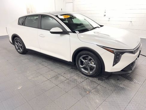 Used 2025 Kia K4 FWD image 3