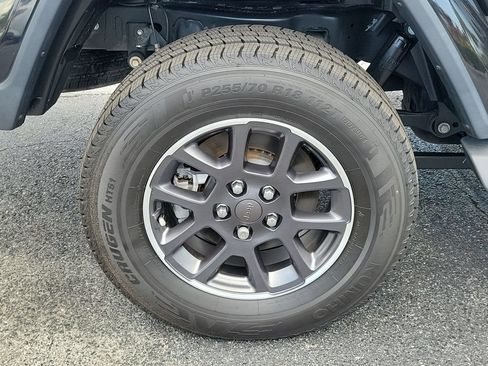 Used 2020 Jeep Gladiator Overland AWD/4WD image 6