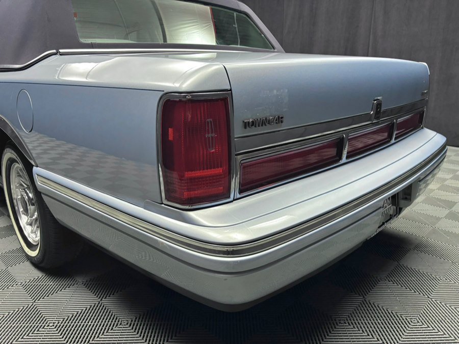 Used 1997 Lincoln Town Car Executive RWD image 15