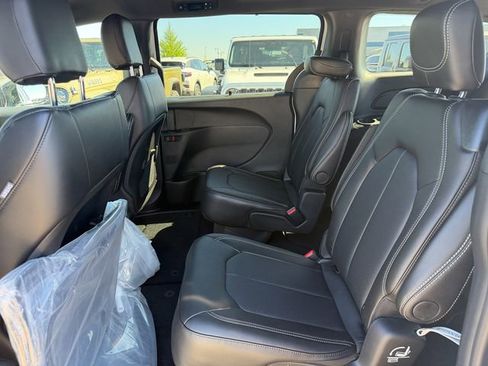 New 2026 Chrysler Voyager LX FWD image 21