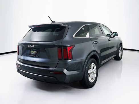 Used 2023 Kia Sorento LX image 9
