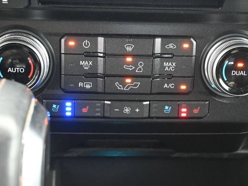 Used 2018 Ford F150 Platinum w/ Equipment Group 701A Luxury AWD/4WD image 29