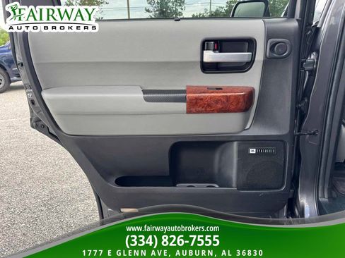 Used 2021 Toyota Sequoia Platinum AWD/4WD image 33