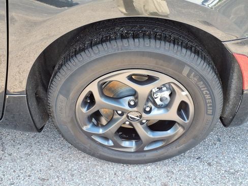 Used 2022 Chrysler Pacifica Touring-L w/ S Appearance Package FWD image 12