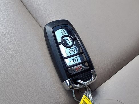 Used 2024 Lincoln Corsair FWD image 18