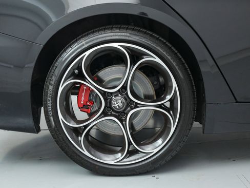 New 2025 Alfa Romeo Giulia w/ Veloce Package Rwd image 29