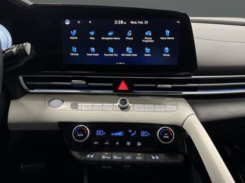 Used 2023 Hyundai Elantra Limited image 9