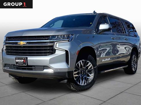 Used 2023 Chevrolet Suburban LT w/ Luxury Package image 1
