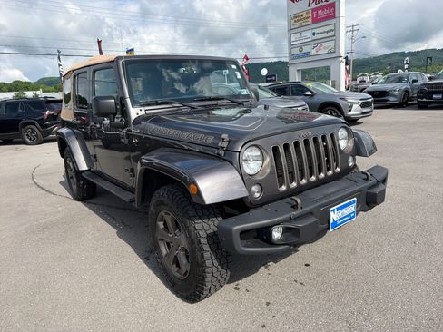 Used 2018 Jeep Wrangler Unlimited Sport AWD/4WD image 3