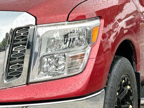 Used 2018 Nissan Titan SV AWD/4WD image 16