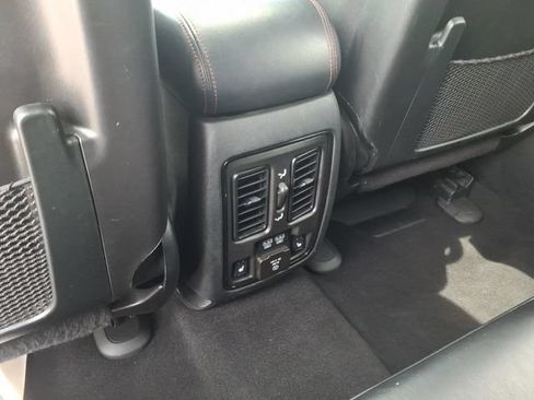 Used 2024 Dodge Durango GT AWD/4WD image 11