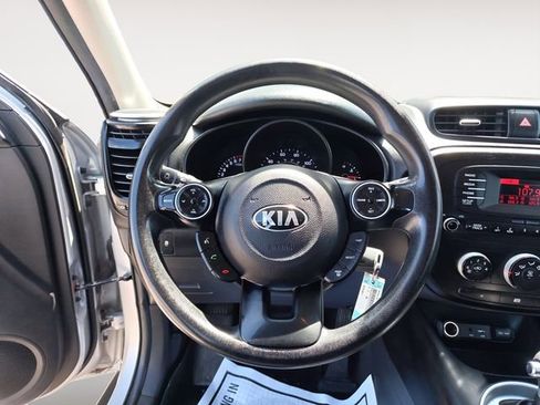 Used 2015 Kia Soul FWD image 12