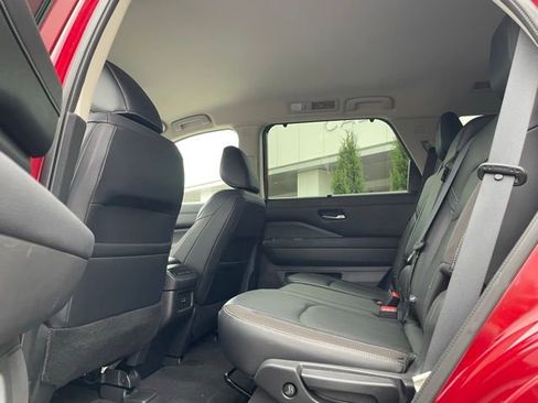 Used 2022 Nissan Pathfinder SL AWD/4WD image 13