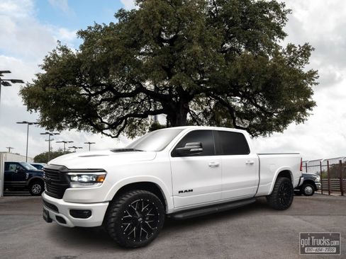 Used 2021 RAM 1500 Laramie AWD/4WD image 1