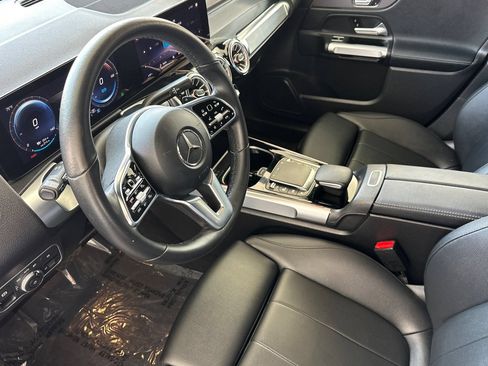 Used 2023 Mercedes-Benz EQB 300 4MATIC image 9