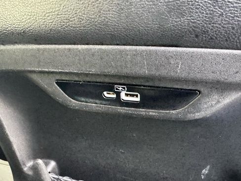 Used 2021 Chrysler Pacifica Touring-L FWD image 41