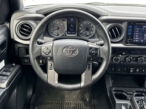 Used 2018 Toyota Tacoma TRD Off-Road w/ Technology Package image 14