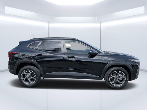 Used 2024 Chevrolet Trax LT w/ Driver Confidence Package image 2