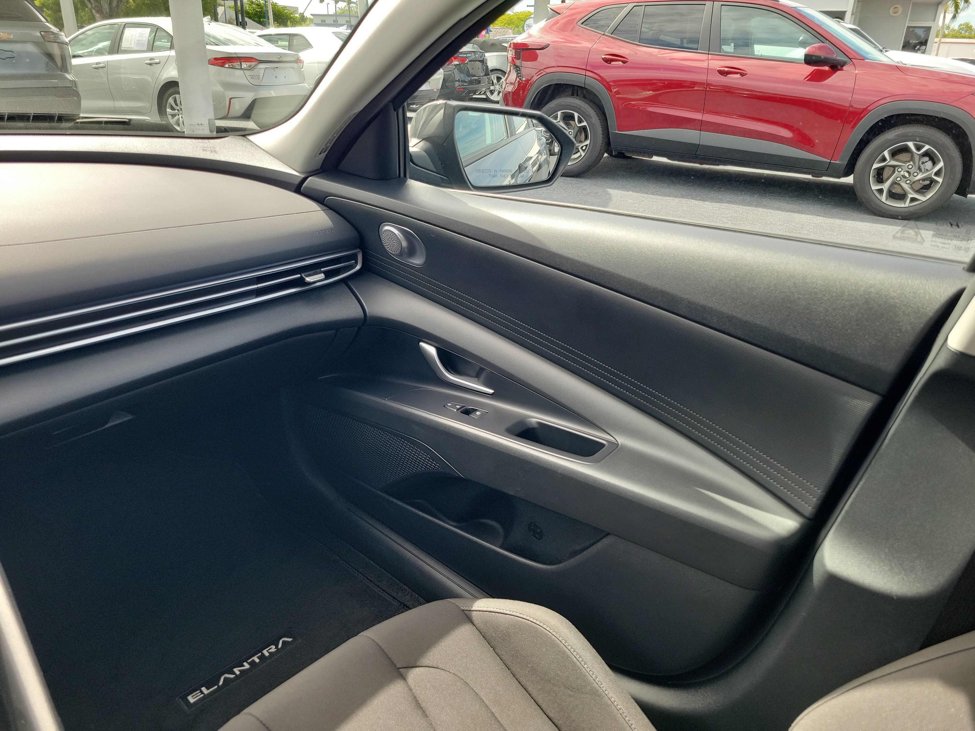 Used 2023 Hyundai Elantra Blue FWD image 12