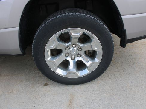 Used 2022 RAM 1500 Big Horn AWD/4WD image 11