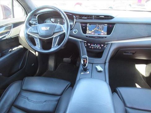 Used 2018 Cadillac XT5 Platinum w/ Driver Assist Package image 13