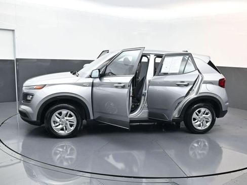Certified 2026 Hyundai Venue SE FWD image 31
