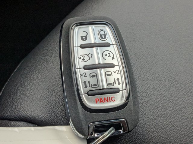 New 2026 Chrysler Pacifica Select FWD image 29