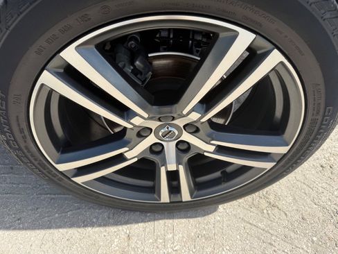 Used 2019 Volvo XC60 T5 Momentum w/ Premium Package FWD image 15